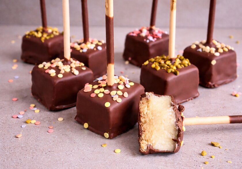 Cheesecake Mikado Bites