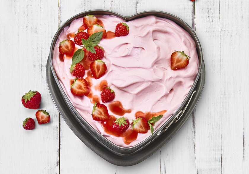 Strawberry-Quark Gateau