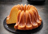 Mandel-Kuchen mit weißer Schokolade Fountain