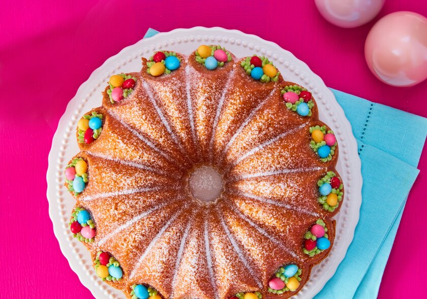 Mandel-Kuchen mit weißer Schokolade Fountain