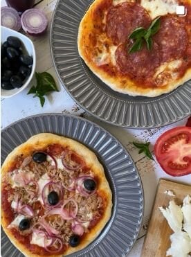 Selbstgemachte Pizza vom Backstein - Pizza Tonno, Pizza Salami oder Pizza Mozzarella