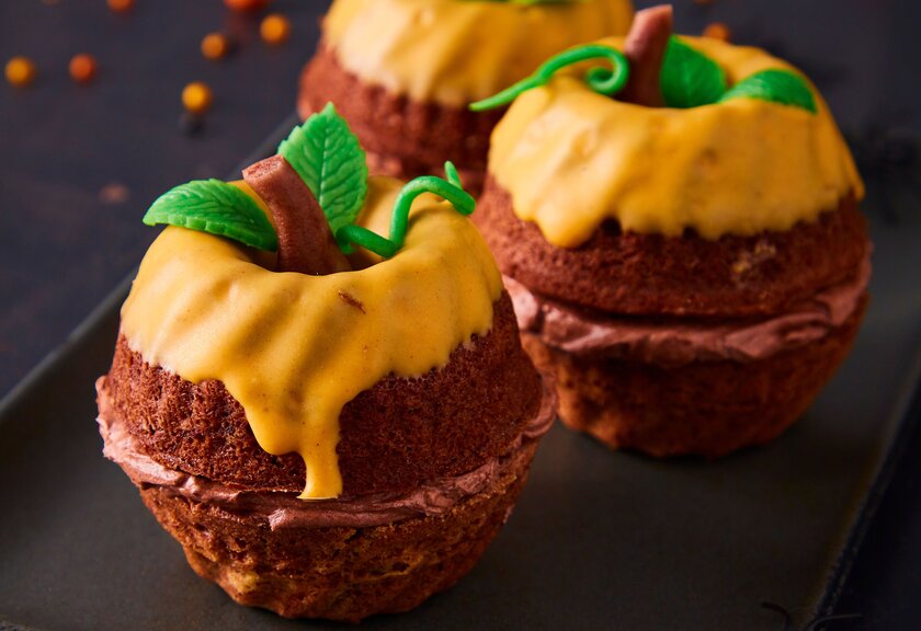 Schokoladige Mini-Kürbisse mit Schokocreme