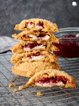 Cookies mit Kirsch-Cheesecake-Füllung