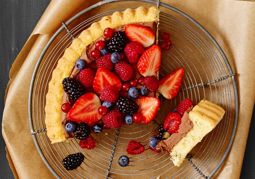 Obstkuchen mit Waldbeeren