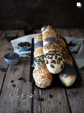 Leckere, warme und knusprige Partybrötchen als Stange - Fingerfood