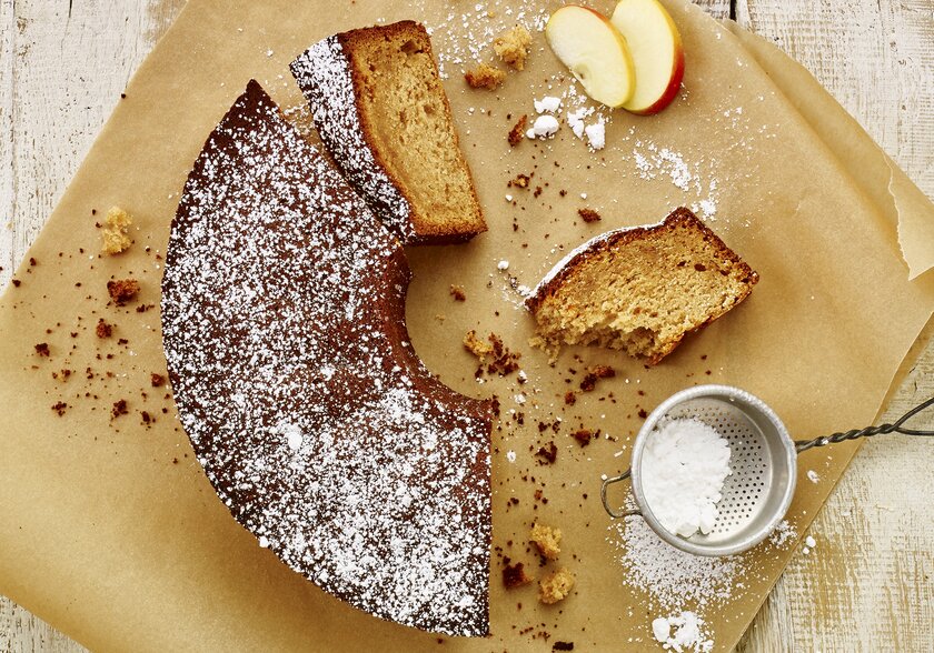Yoghurt & Apple Purée Ring Cake 