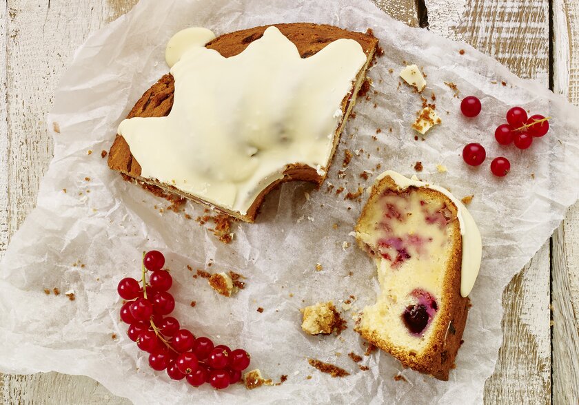 Berry and Yoghurt Ring Cake
