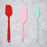dough scrapers in different sizes