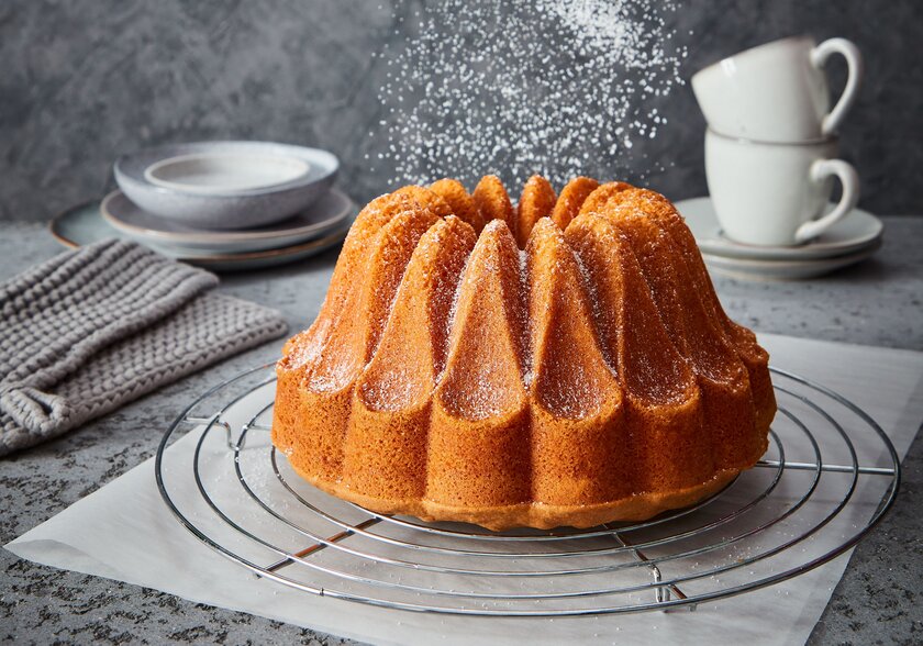 Mandel-Kuchen mit weißer Schokolade Fountain